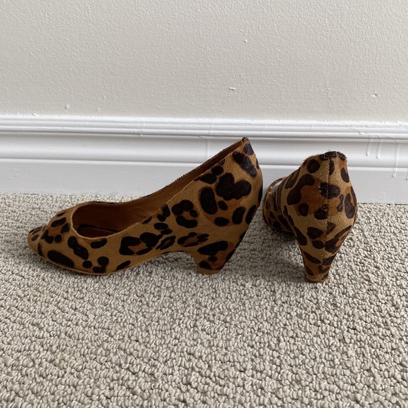 Cheetah printed heels/wedge - Picture 3 of 4